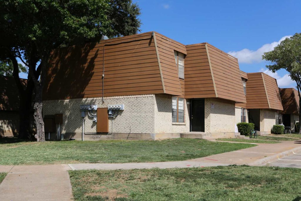 Viillages of Royal Lane; One Two Three Bedroom Apartments in Dallas TX; DFW Airport near SMU