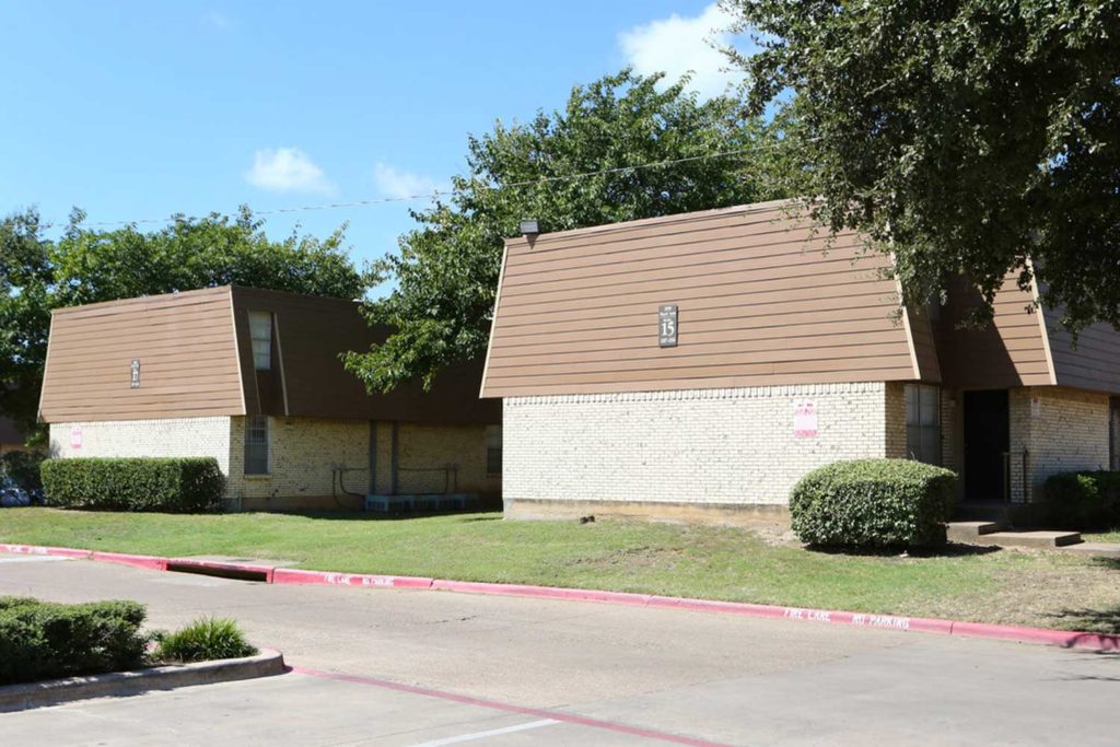 Viillages of Royal Lane; One Two Three Bedroom Apartments in Dallas TX; DFW Airport near SMU